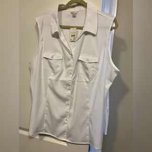 Sleeveless shirt with buttons